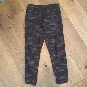 Athleta Camo Farrallon pants/ joggers
